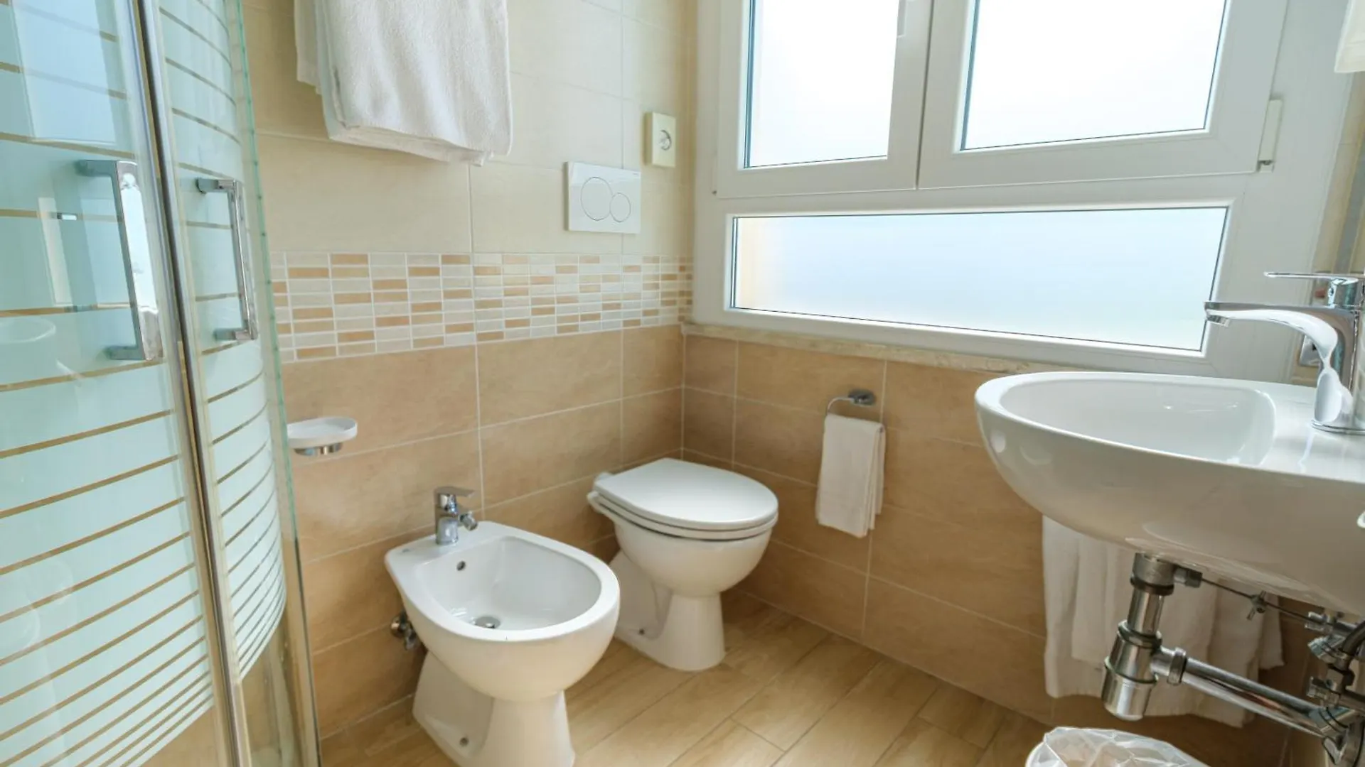 Only Room Hotel Lido Di Savio 3*,